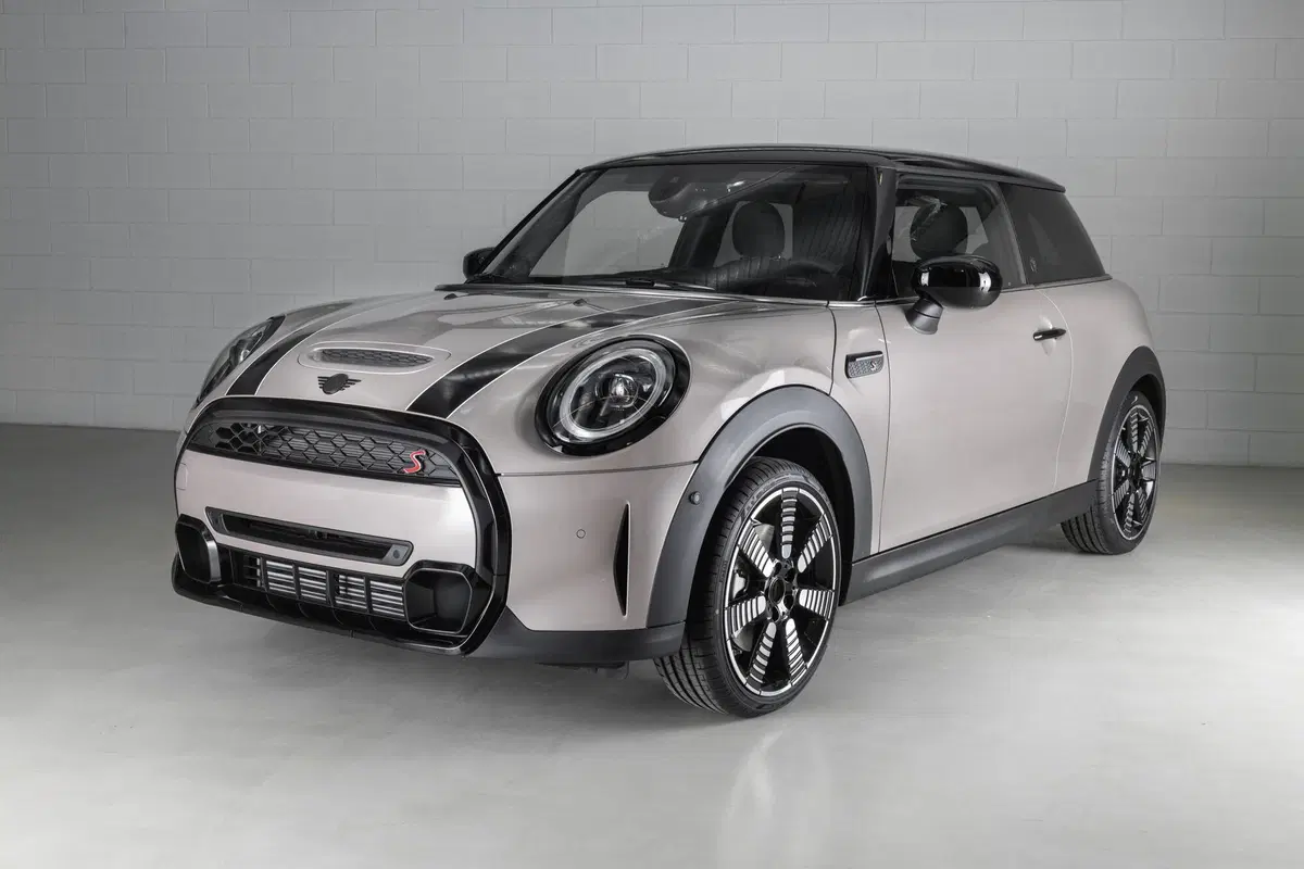 Mini 2021 | Ecco il secondo restyling per 3 e 5 porte, Cabrio ed elettrica