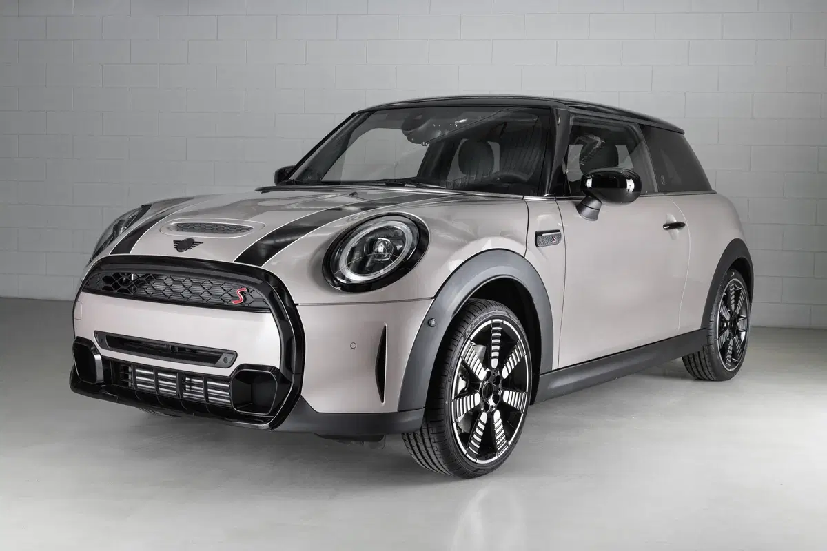 Mini 2021 | Ecco il secondo restyling per 3 e 5 porte, Cabrio ed elettrica (29)