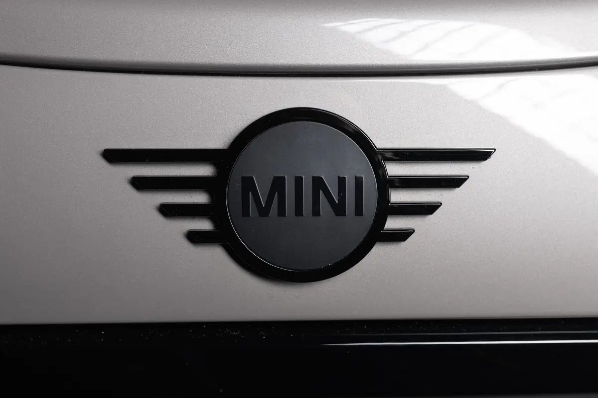 Mini 2021 | Ecco il secondo restyling per 3 e 5 porte, Cabrio ed elettrica (32)