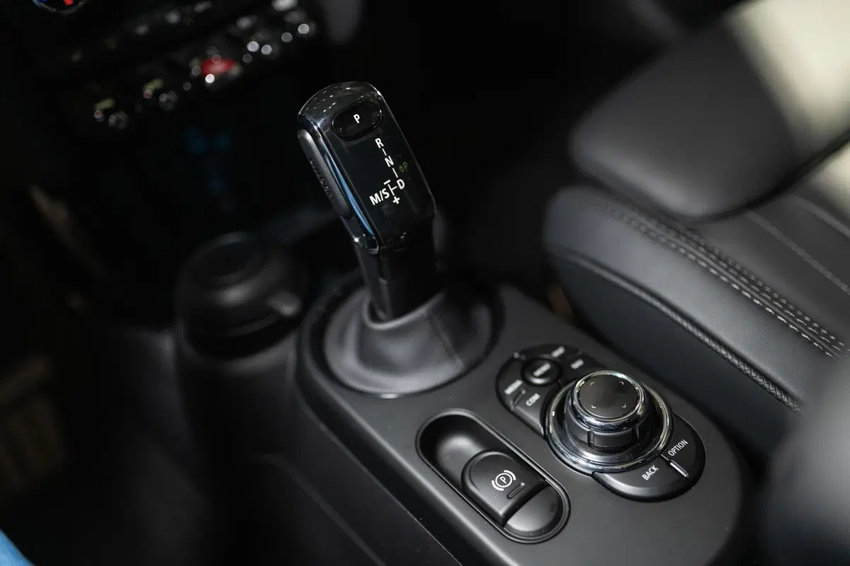 Mini 2021 | Ecco il secondo restyling per 3 e 5 porte, Cabrio ed elettrica (33)