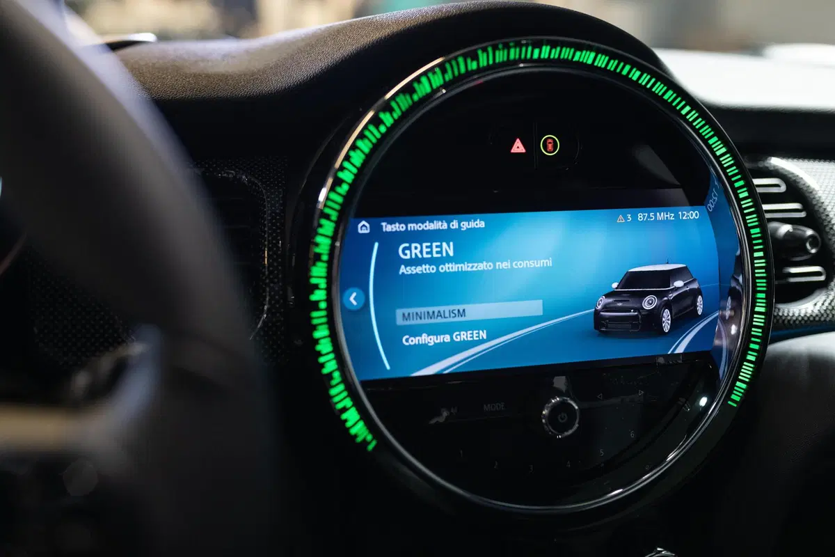 Mini 2021 | Ecco il secondo restyling per 3 e 5 porte, Cabrio ed elettrica (40)