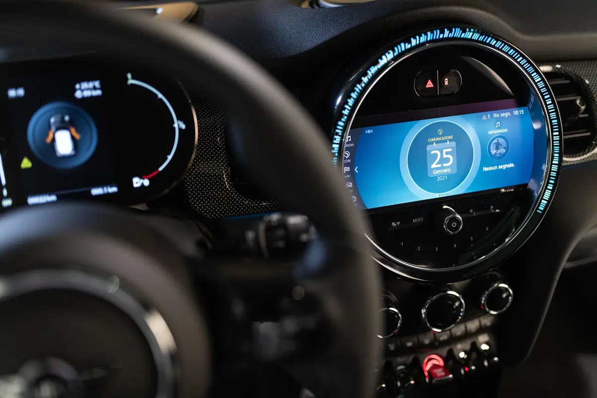 Mini 2021 | Ecco il secondo restyling per 3 e 5 porte, Cabrio ed elettrica (41)