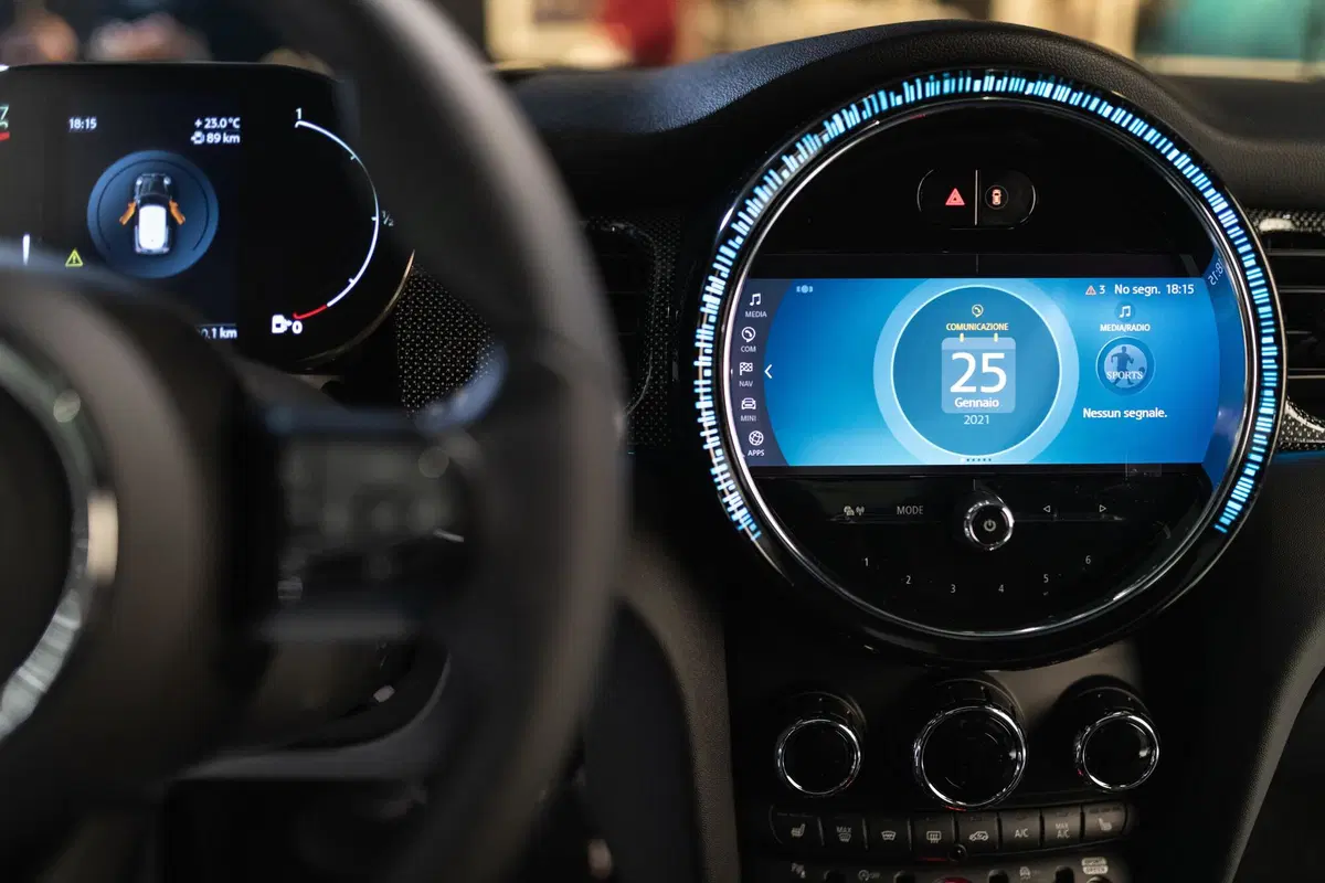 Mini 2021 | Ecco il secondo restyling per 3 e 5 porte, Cabrio ed elettrica (42)