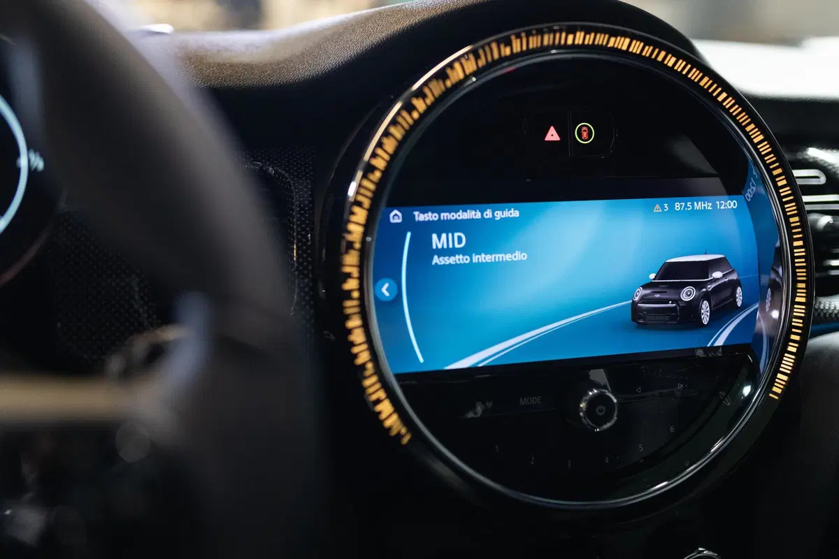 Mini 2021 | Ecco il secondo restyling per 3 e 5 porte, Cabrio ed elettrica (47)
