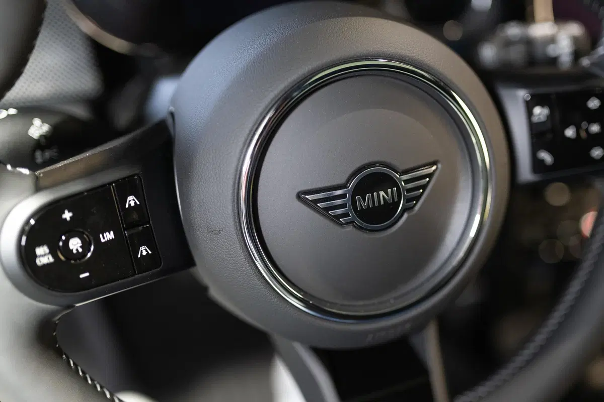 Mini 2021 | Ecco il secondo restyling per 3 e 5 porte, Cabrio ed elettrica (52)