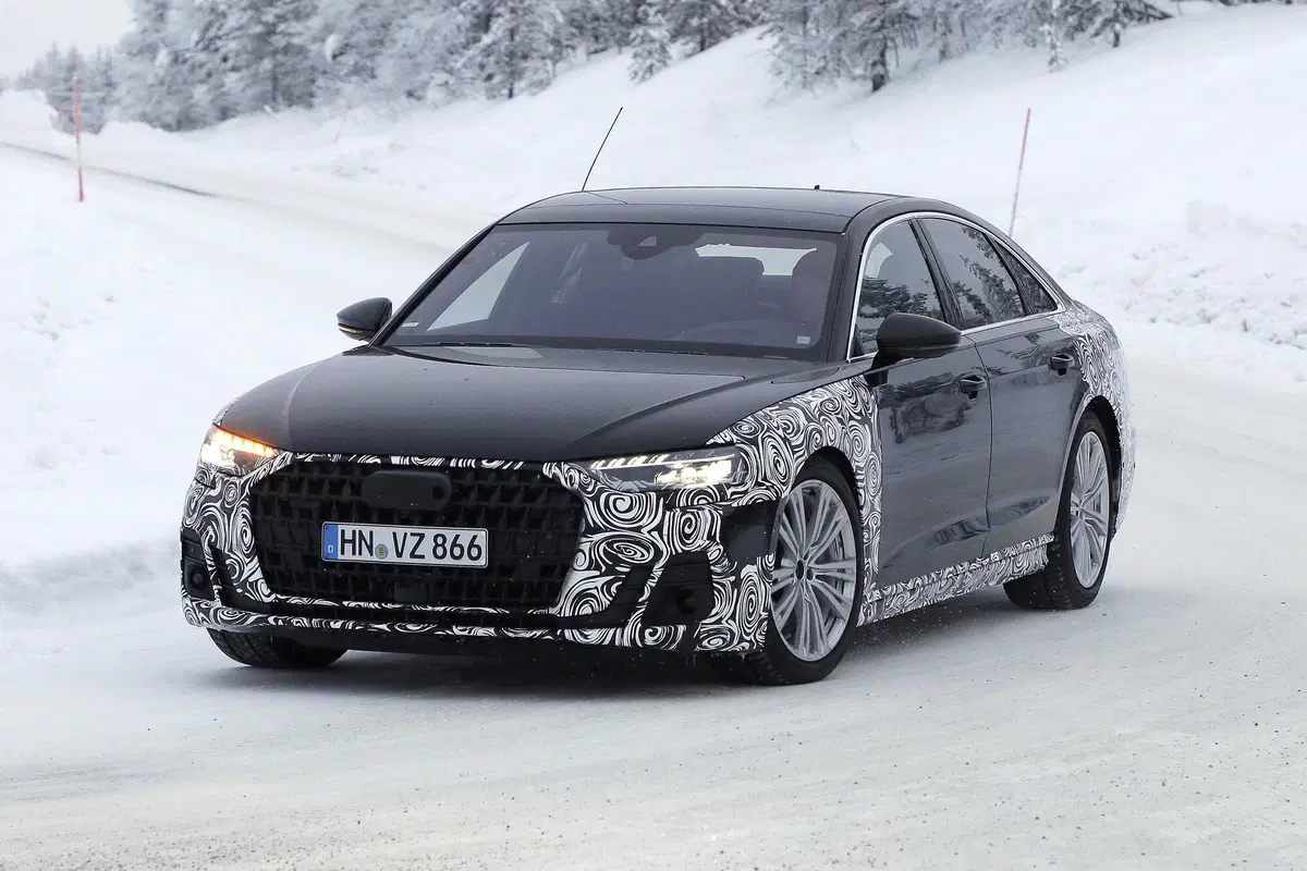 Audi A8 restyling, le foto spia (4)