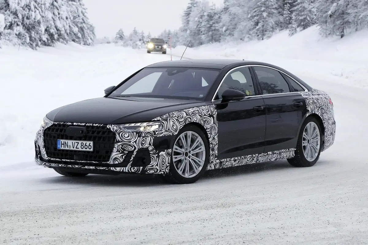 Audi A8 restyling, le foto spia (5)