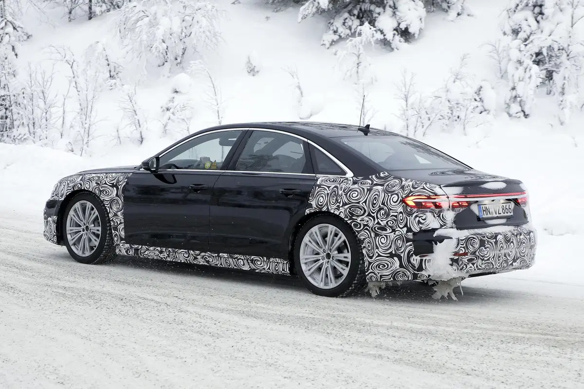 Audi A8 restyling, le foto spia (10)