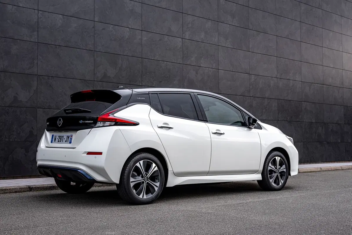 Nissan Leaf10, la serie speciale per il decimo anniversario  (5)