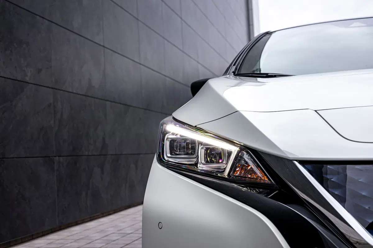 Nissan Leaf10, la serie speciale per il decimo anniversario  (8)