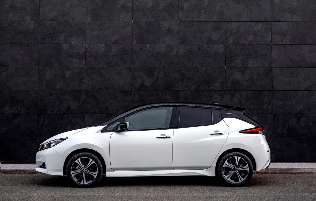 Nissan Leaf10, la serie speciale per il decimo anniversario  (9)