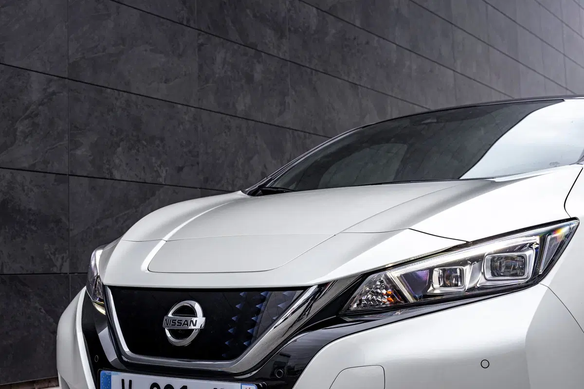 Nissan Leaf10, la serie speciale per il decimo anniversario  (10)