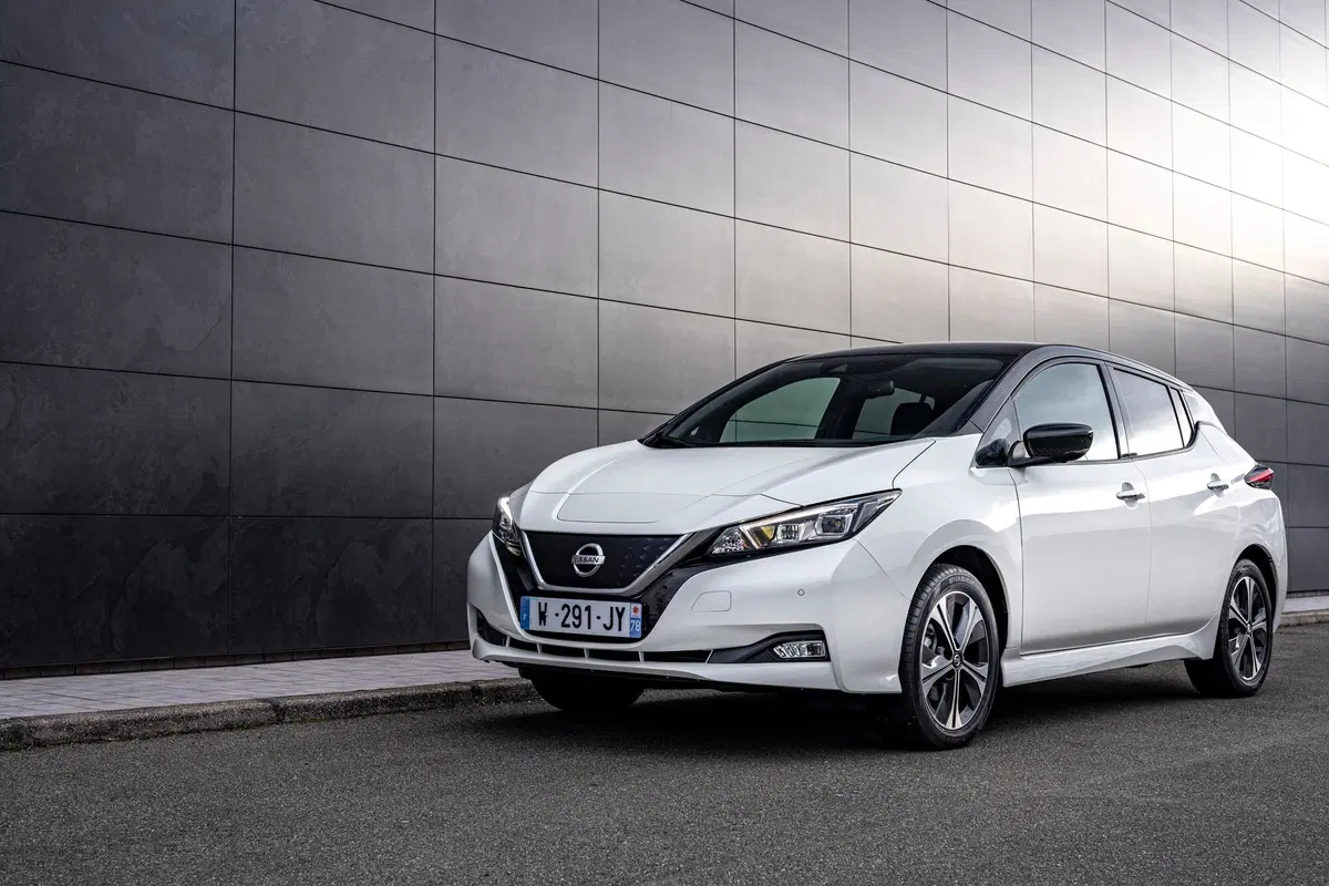 Nissan Leaf10, la serie speciale per il decimo anniversario  (11)