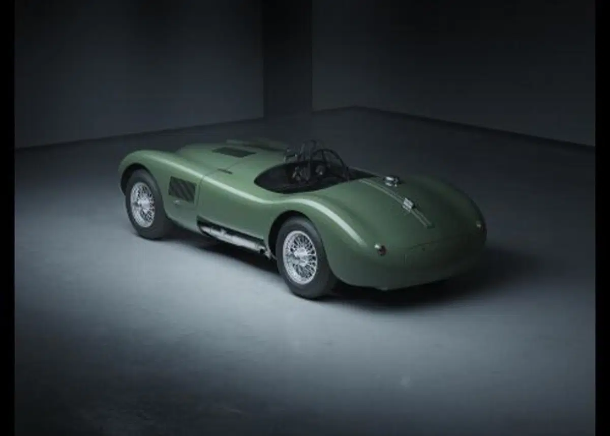 Novità Jaguar, Torna la C-Type: configurabile online e consegnata in un anno (7)