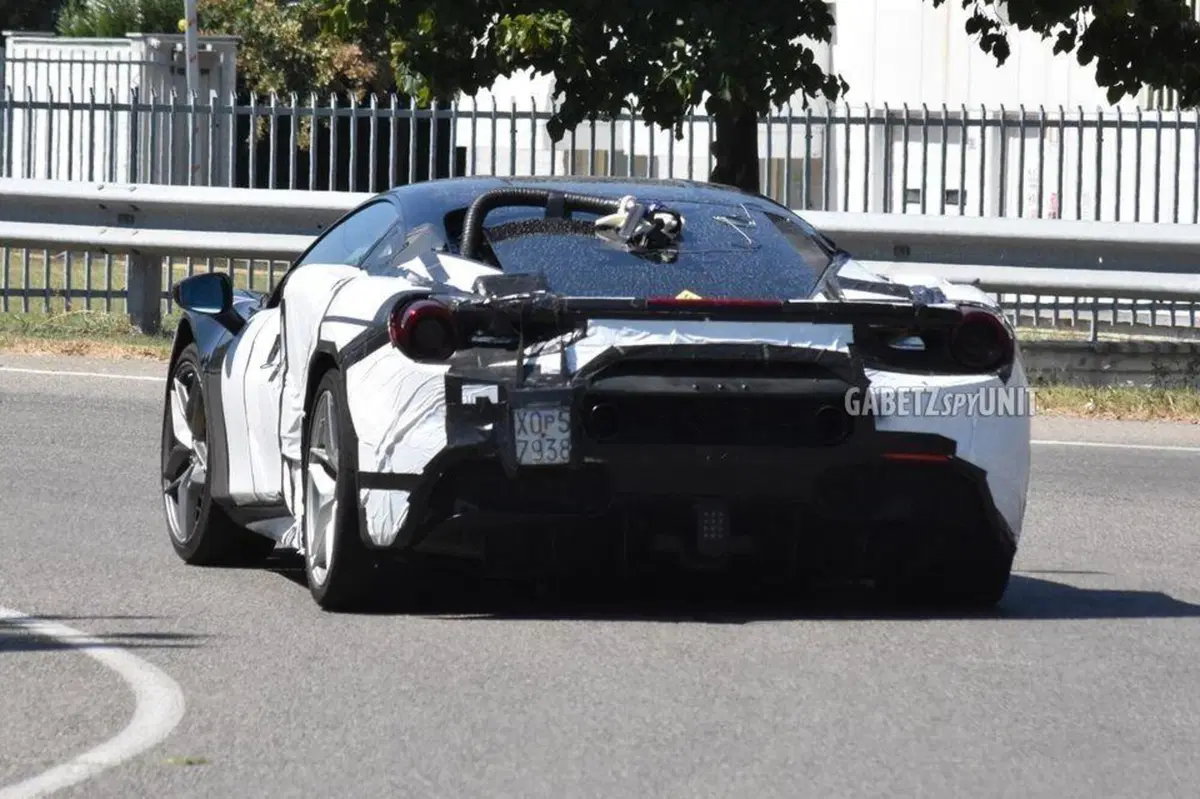 L'auto che tutti sogneranno è quasi pronta a Maranello: Ferrari 171, ibrida col V6 [erede Dino] (2)