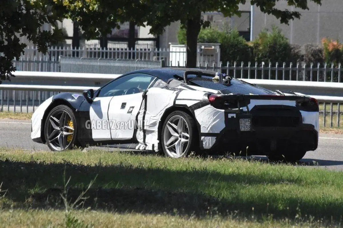 L'auto che tutti sogneranno è quasi pronta a Maranello: Ferrari 171, ibrida col V6 [erede Dino] (3)