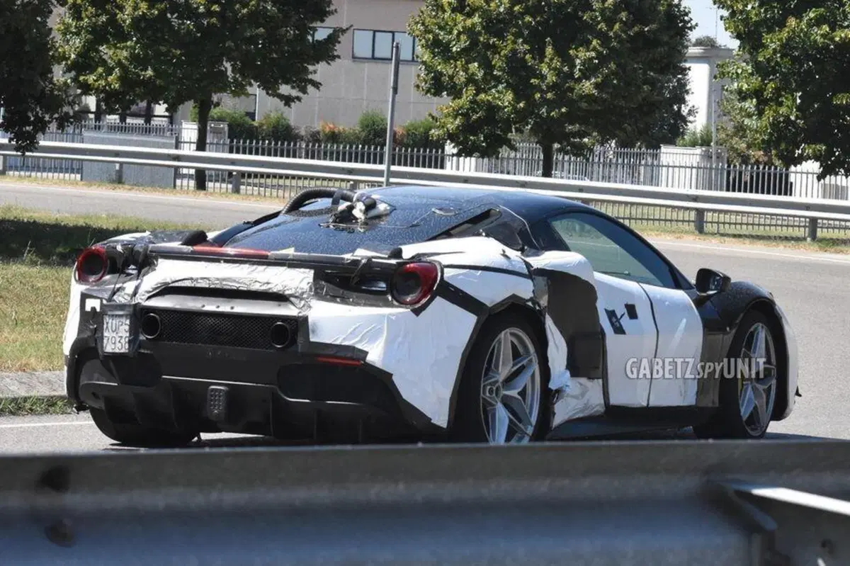 L'auto che tutti sogneranno è quasi pronta a Maranello: Ferrari 171, ibrida col V6 [erede Dino] (4)