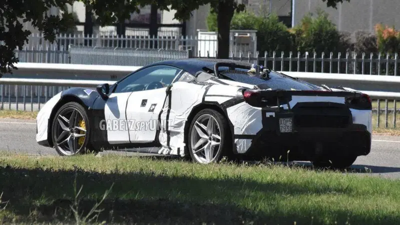 L'auto che tutti sogneranno &egrave; quasi pronta a Maranello: Ferrari 171, ibrida col V6 [erede Dino]