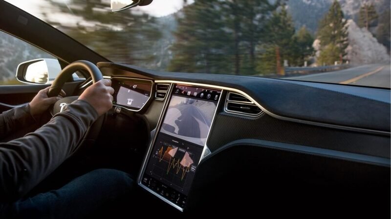 Tesla: l&rsquo;Autopilot in uso ad altri marchi?