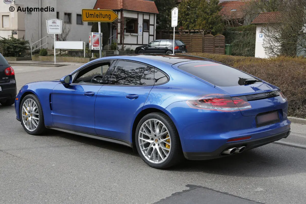 Nuova Porsche Panamera: primo teaser della seconda generazione (2)