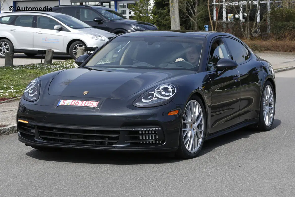 Nuova Porsche Panamera: primo teaser della seconda generazione (3)