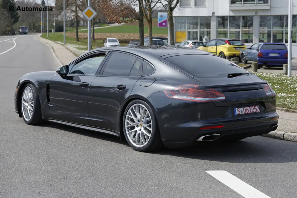 Nuova Porsche Panamera: primo teaser della seconda generazione (4)