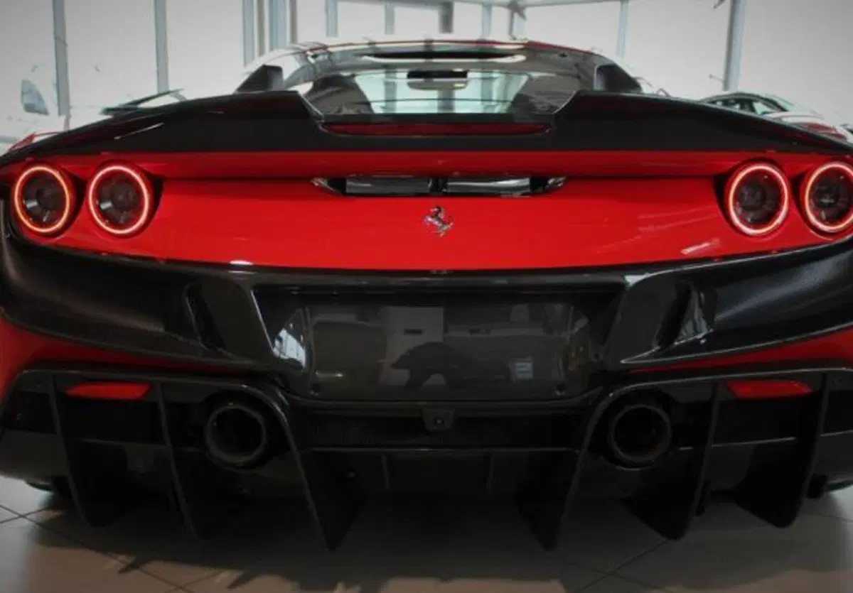 Ferrari Keyvany F8 835 Tributo: il chirurgo estetico questa volta ha sbagliato tutto (3)
