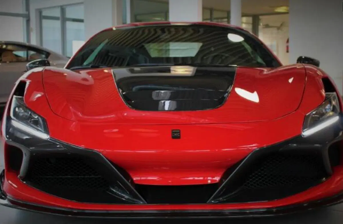 Ferrari Keyvany F8 835 Tributo: il chirurgo estetico questa volta ha sbagliato tutto (4)