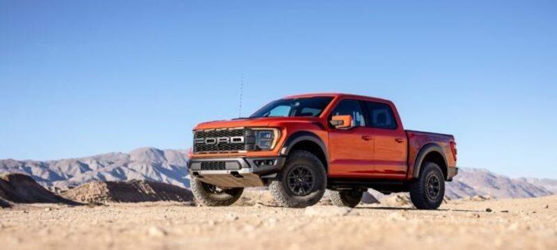 Ford lancia il nuovo F-150 Raptor: superpickup V6 e V8 [video]