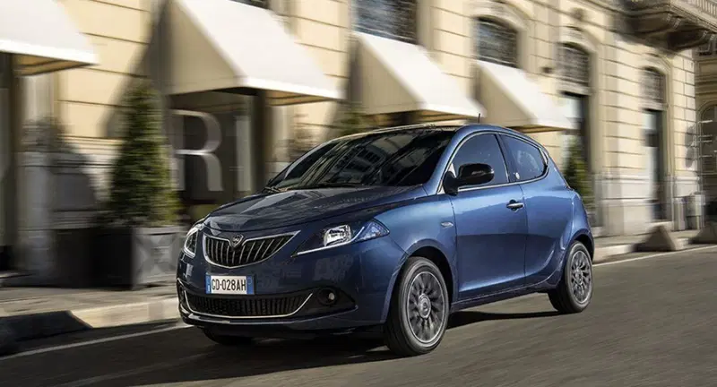 La prima "nuova" Lancia di Stellantis: Ypsilon Hybrid 2021 [restyling]