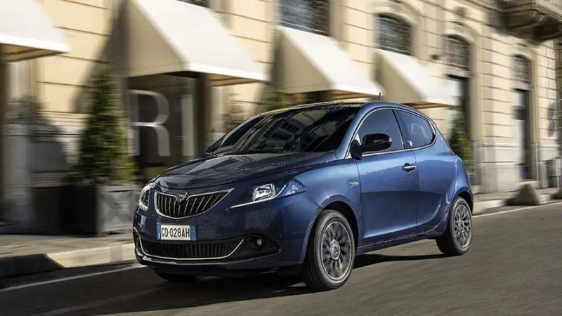 La prima "nuova" Lancia di Stellantis: Ypsilon Hybrid 2021 [restyling]
