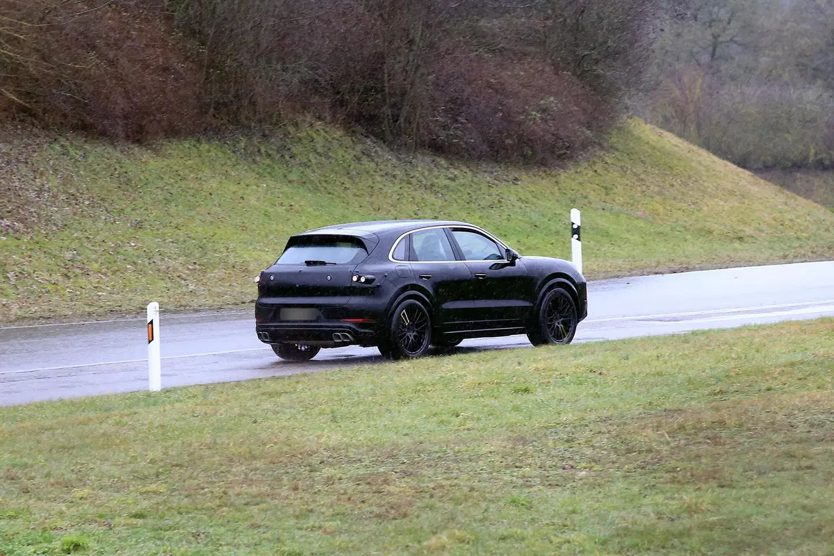 Porsche Cayenne restyling, le foto spia  (6)