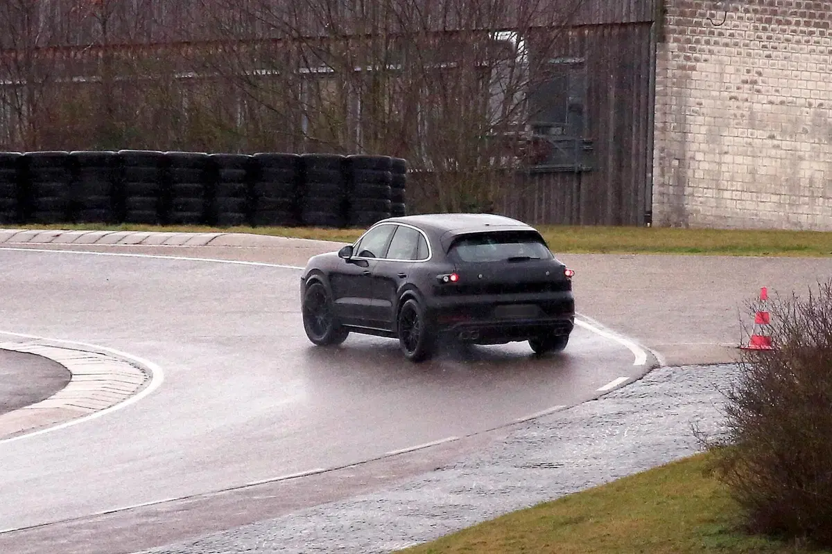 Porsche Cayenne restyling, le foto spia  (11)