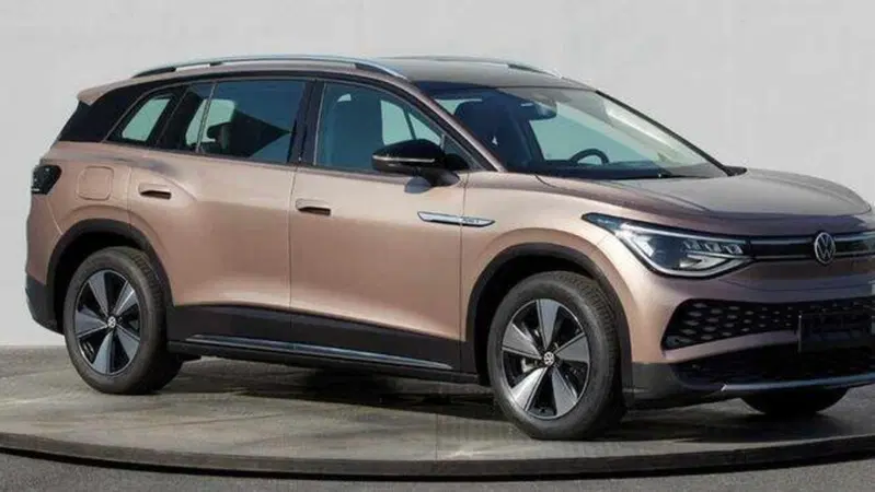 In Cina svelato al mondo l'ultimo grosso SUV elettrico Volkswagen: ID.6 [anche 7 posti]
