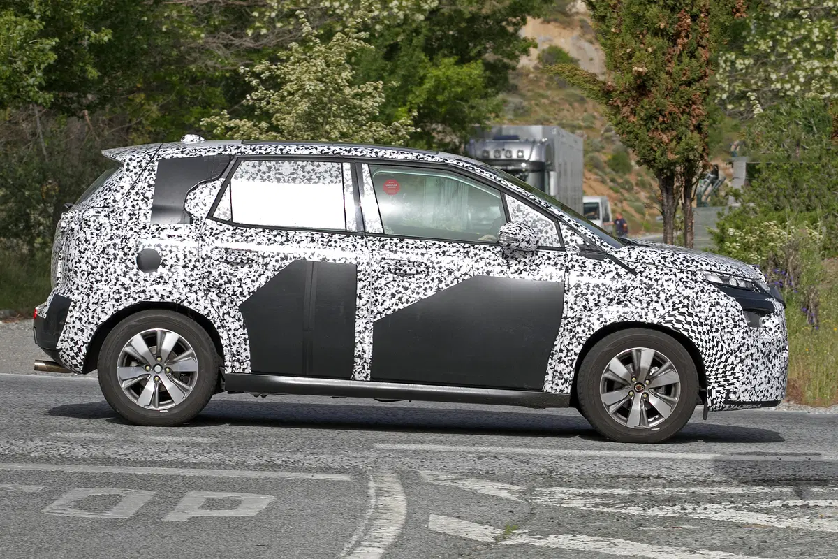 Nuova Citroen C3 Picasso: ecco le foto spia (5)
