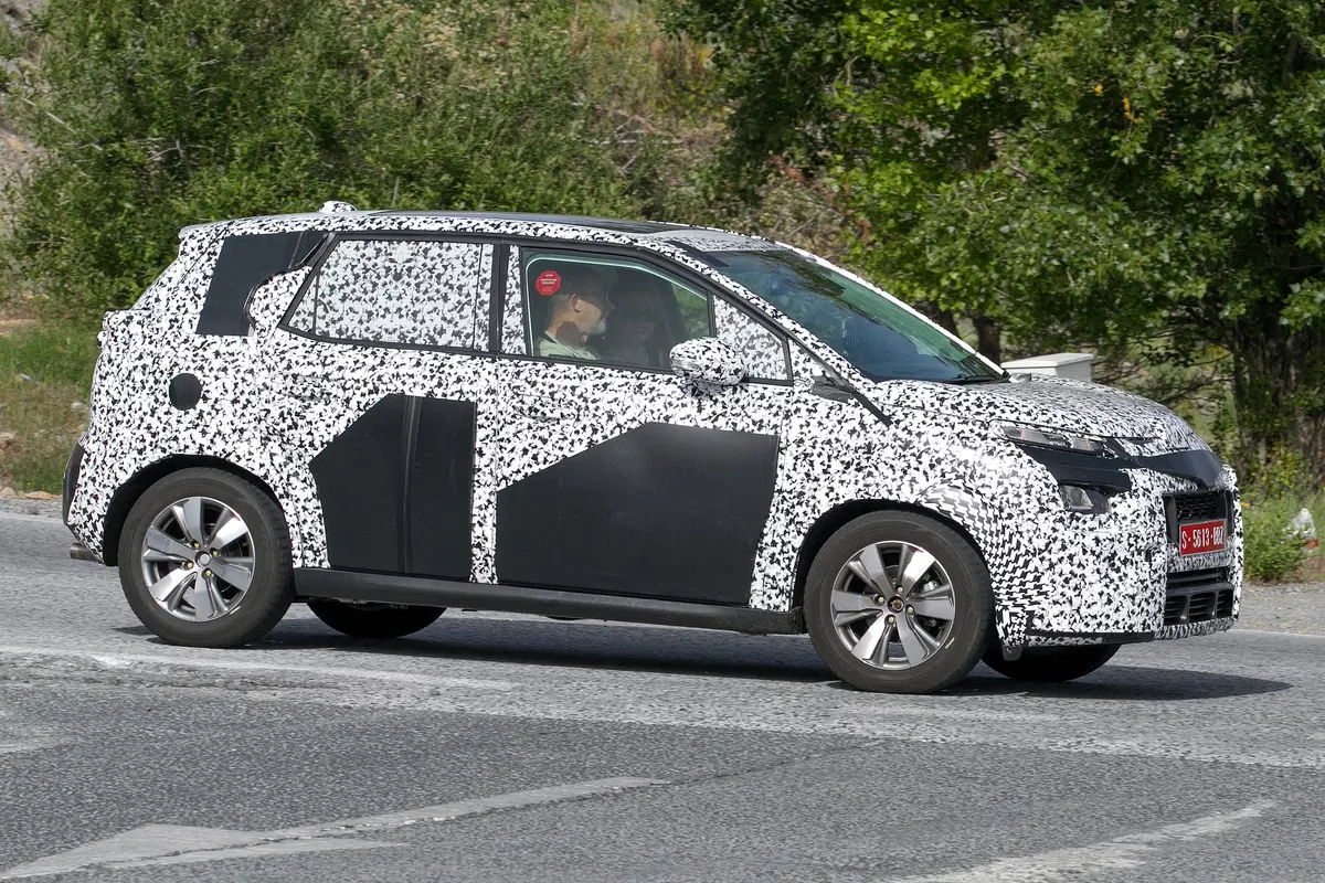 Nuova Citroen C3 Picasso: ecco le foto spia (6)