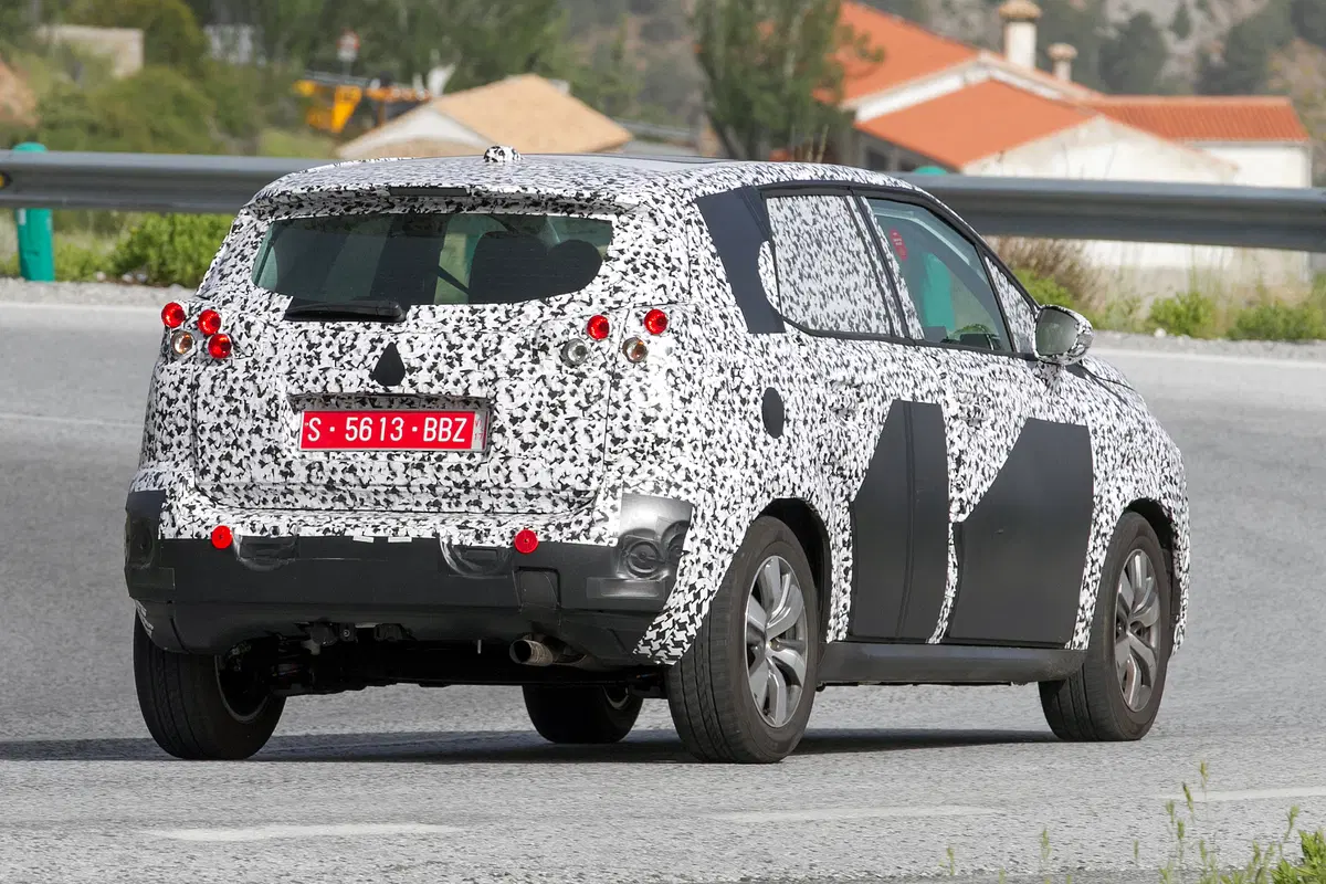 Nuova Citroen C3 Picasso: ecco le foto spia (9)