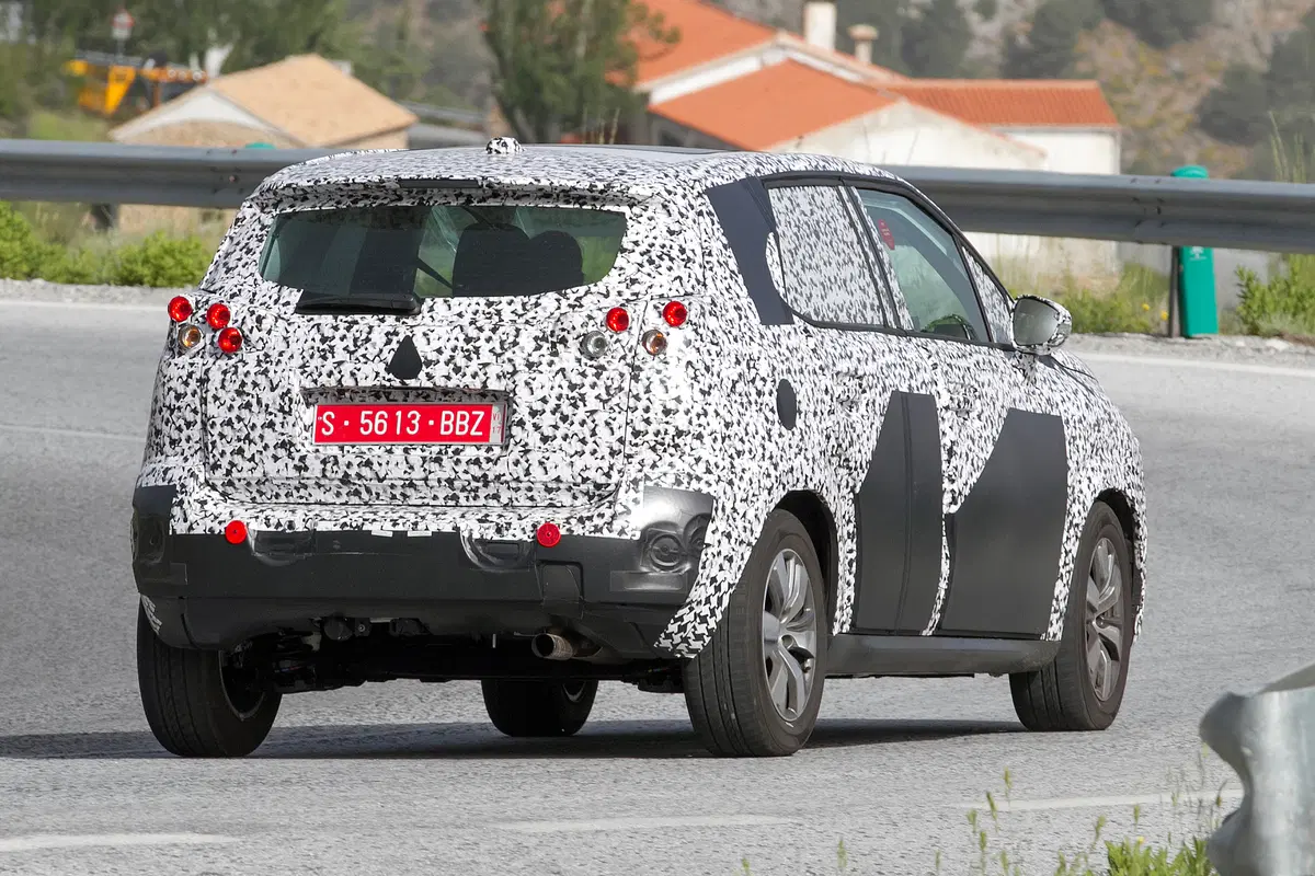 Nuova Citroen C3 Picasso: ecco le foto spia (10)