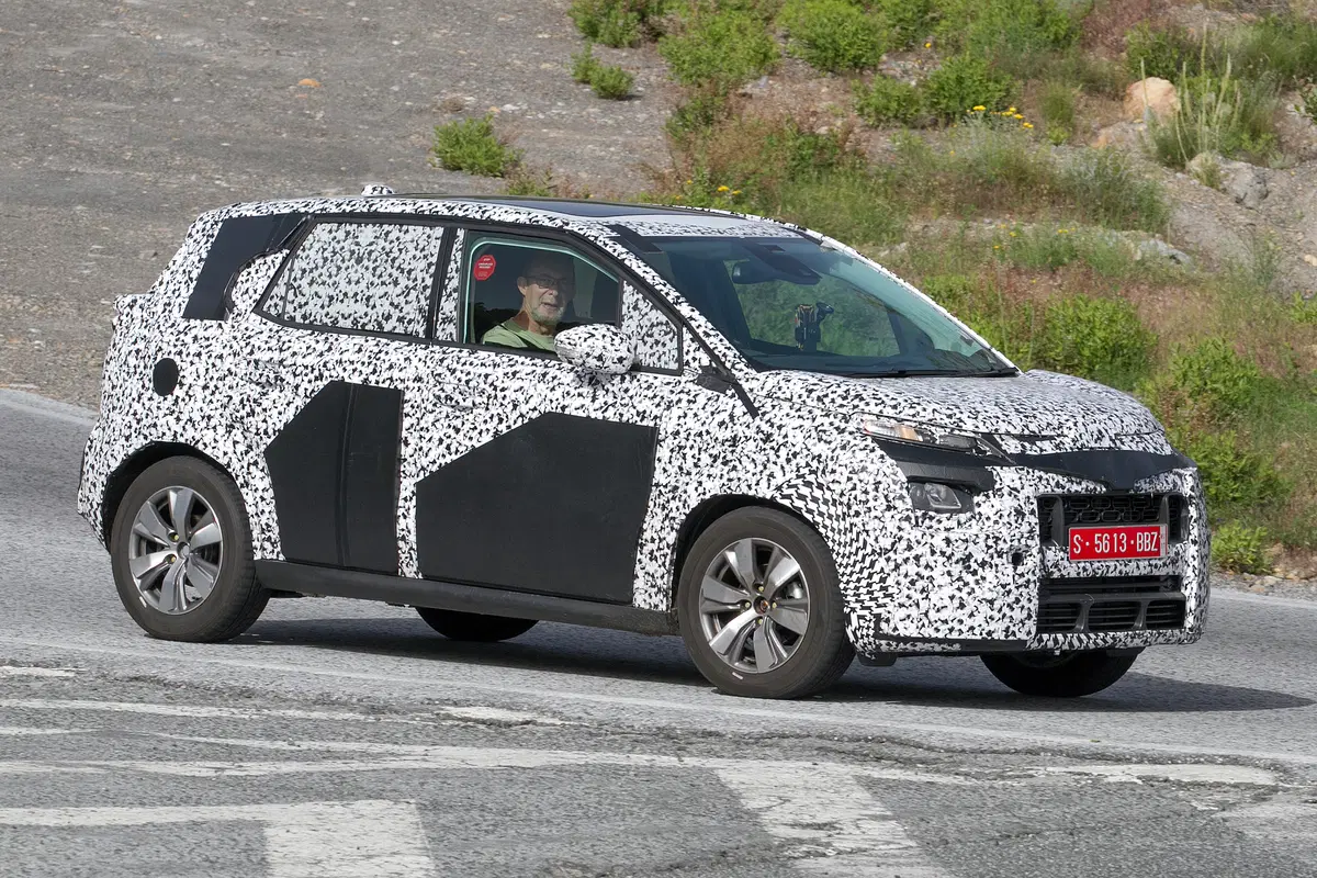 Nuova Citroen C3 Picasso: ecco le foto spia (11)