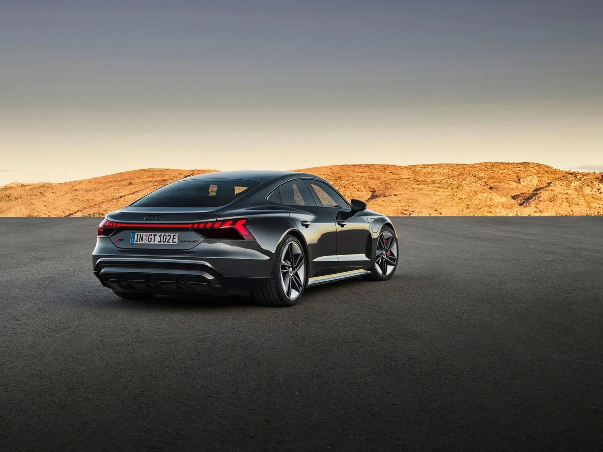 Audi e-tron GT, Il bolide elettrico promuove a pieni voti le batterie al posto dei cilindri [646CV, dinamica Top] (3)