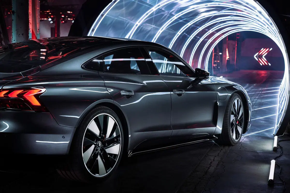 Audi e-tron GT, Il bolide elettrico promuove a pieni voti le batterie al posto dei cilindri [646CV, dinamica Top] (5)