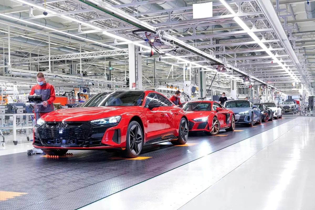 Audi e-tron GT, Il bolide elettrico promuove a pieni voti le batterie al posto dei cilindri [646CV, dinamica Top] (14)