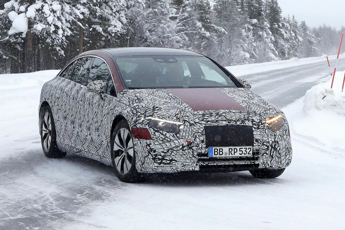 Mercedes EQS, le foto spia (3)