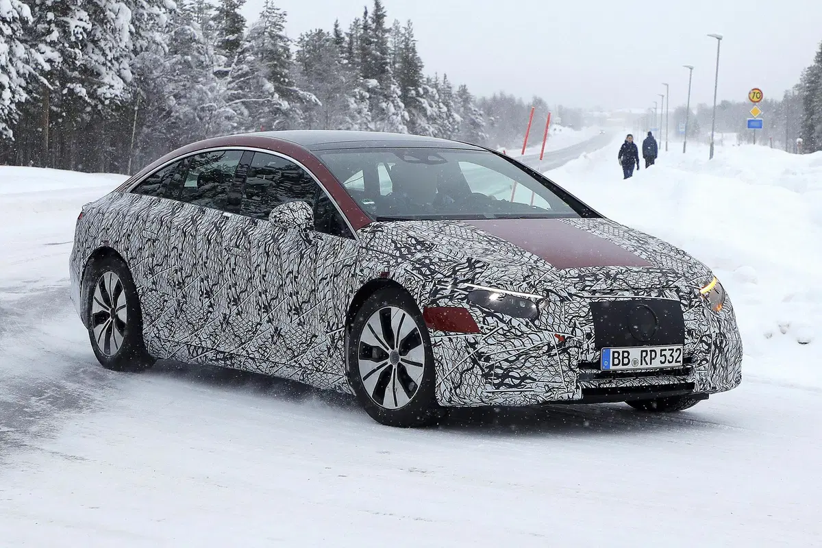 Mercedes EQS, le foto spia (4)