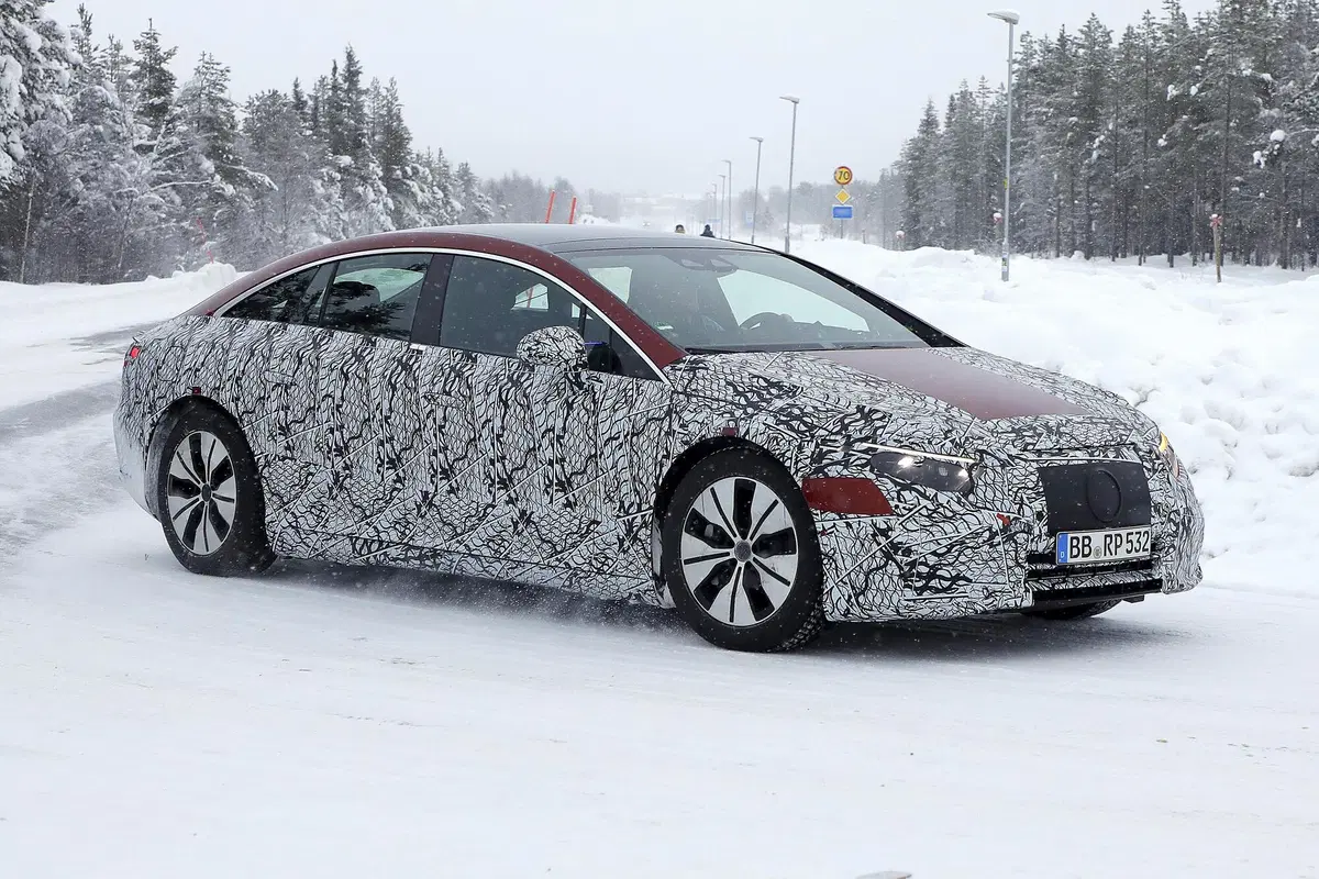 Mercedes EQS, le foto spia (5)