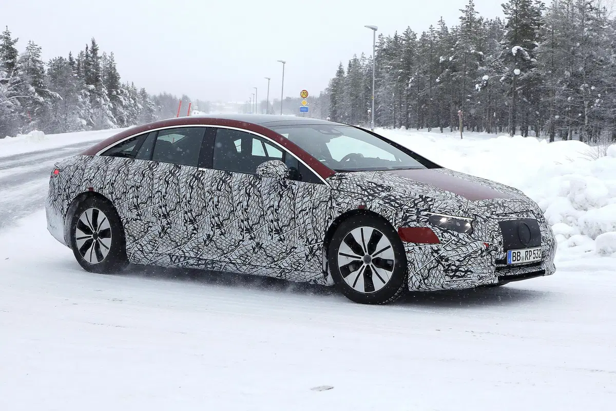 Mercedes EQS, le foto spia (6)