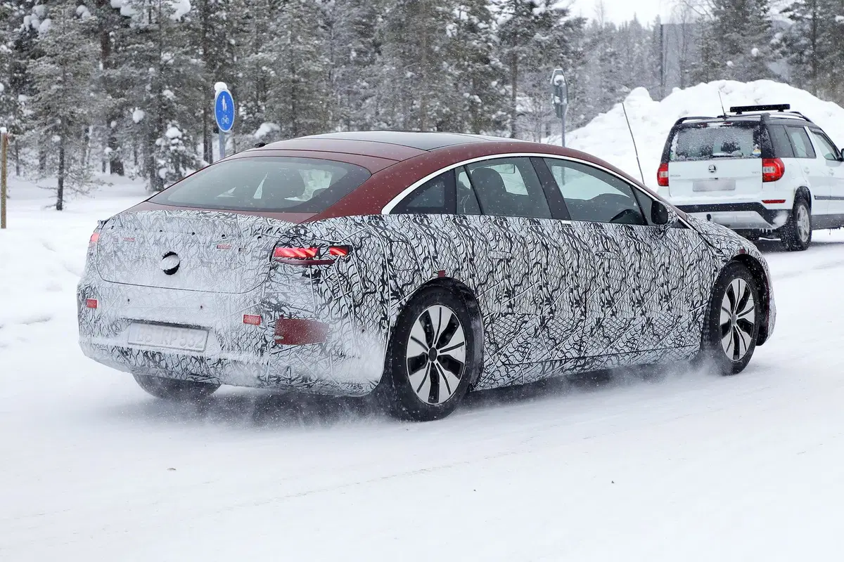 Mercedes EQS, le foto spia (8)