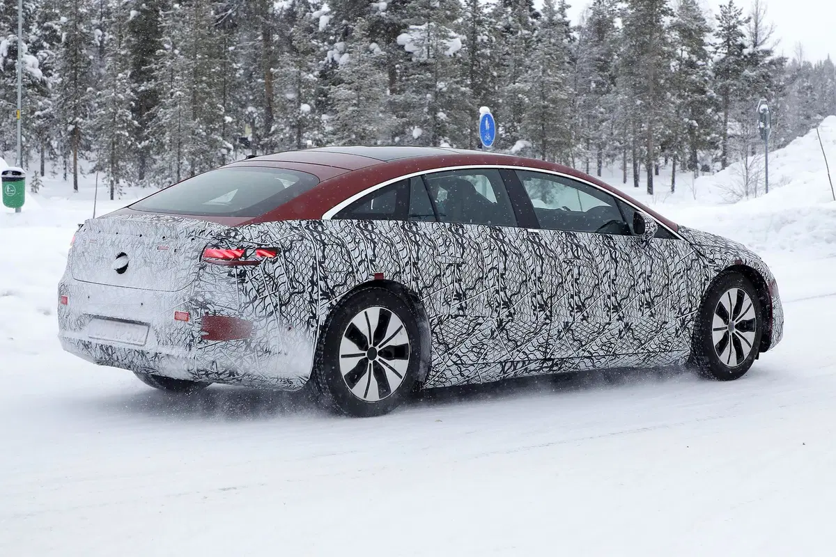 Mercedes EQS, le foto spia (9)