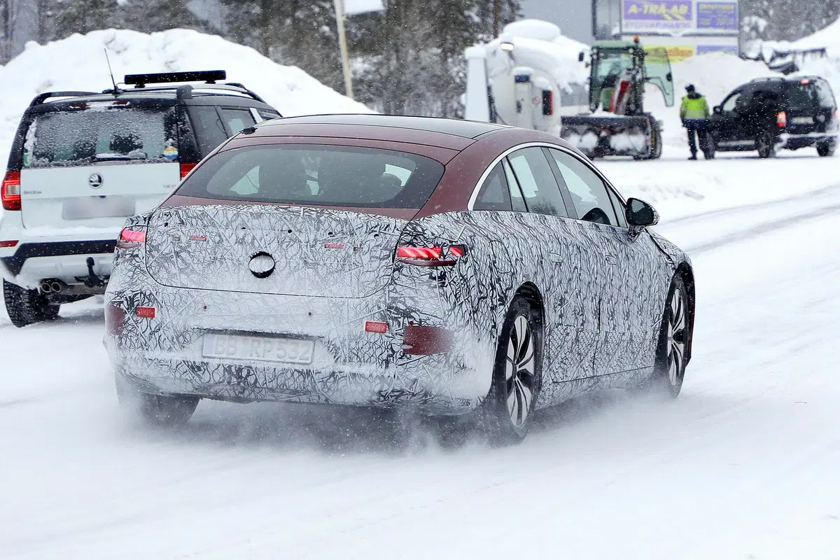 Mercedes EQS, le foto spia (11)