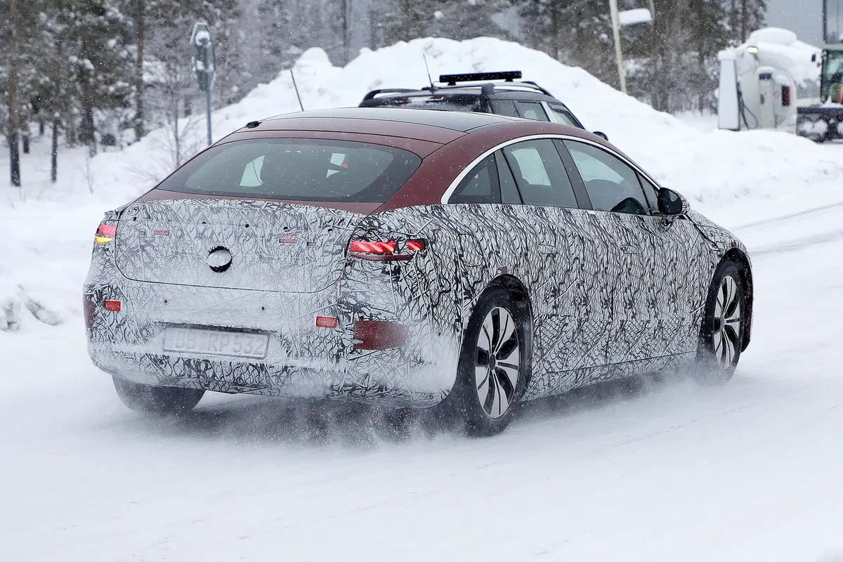 Mercedes EQS, le foto spia (12)
